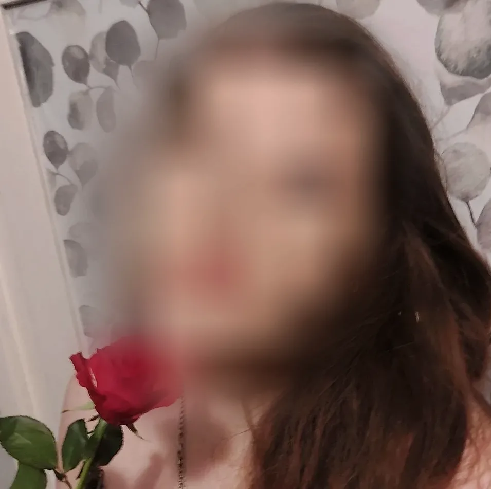 Julia, 27 años