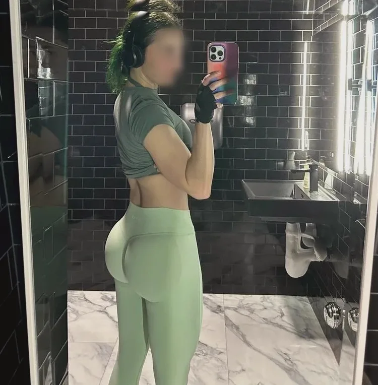 Nawal, 24 años